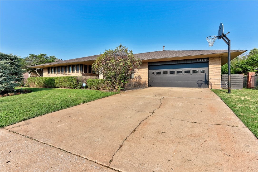 Photo 1 of 35 — 13601 Pinehurst Road, Oklahoma City, OK 73120