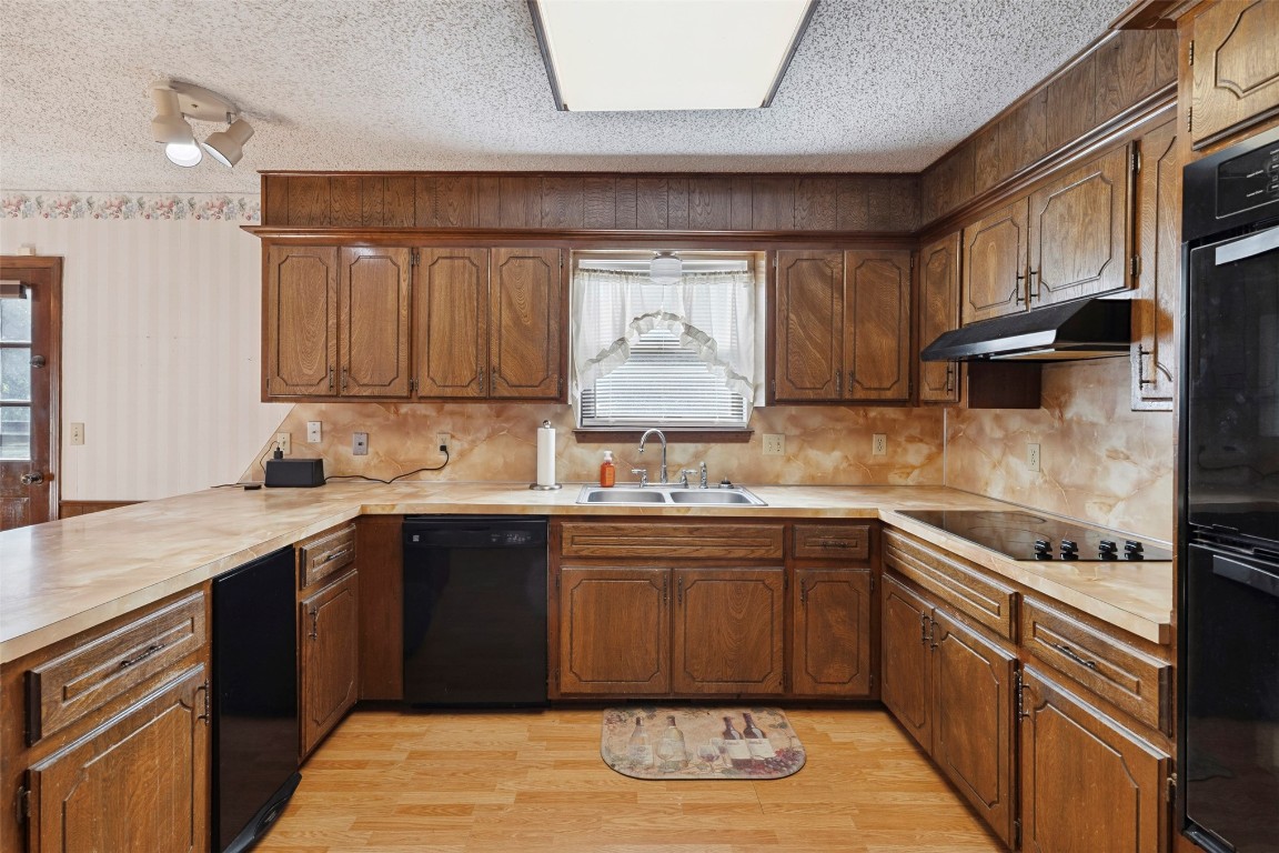 Shawnee, Oklahoma 74804, United States, 3 Bedrooms Bedrooms, ,3 BathroomsBathrooms,Residential,Active,170227