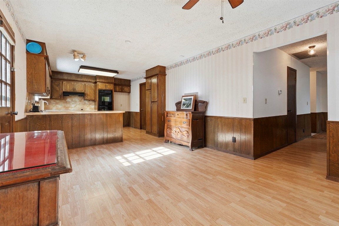 Shawnee, Oklahoma 74804, United States, 3 Bedrooms Bedrooms, ,3 BathroomsBathrooms,Residential,Active,170227