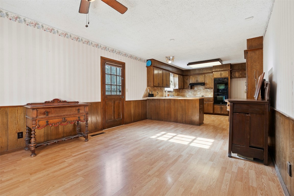 Shawnee, Oklahoma 74804, United States, 3 Bedrooms Bedrooms, ,3 BathroomsBathrooms,Residential,Active,170227