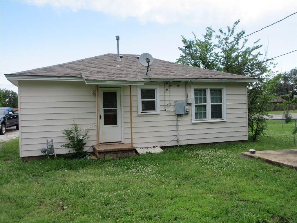 Tecumseh, Oklahoma 74873, United States, 2 Bedrooms Bedrooms, ,1 BathroomBathrooms,Residential,Pending,141245