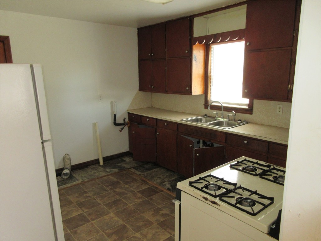 Tecumseh, Oklahoma 74873, United States, 2 Bedrooms Bedrooms, ,1 BathroomBathrooms,Residential,Pending,141245