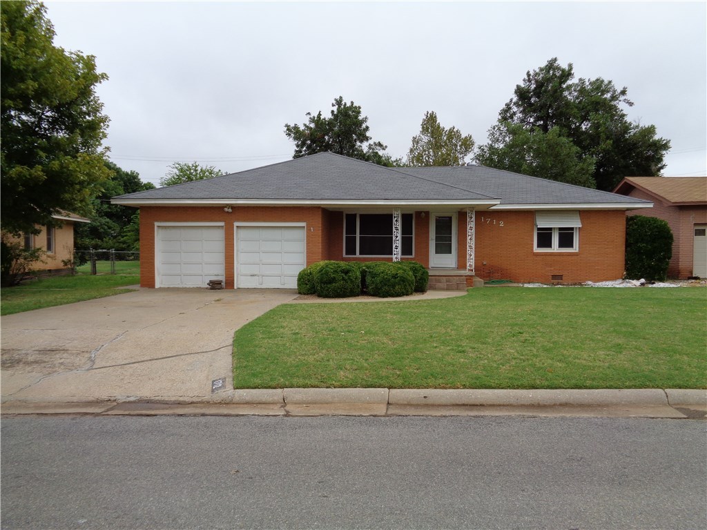 Photo 1 of 23 — 1712 N Lee, Altus, OK 73521