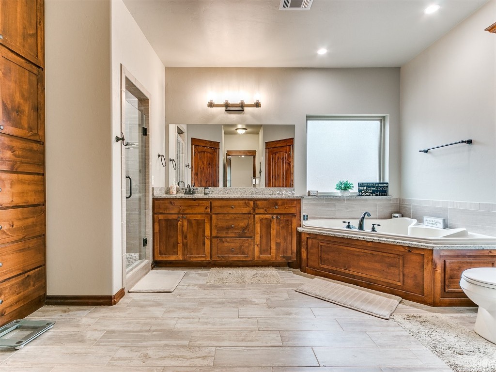 Shawnee, Oklahoma 74801, United States, 4 Bedrooms Bedrooms, ,3 BathroomsBathrooms,Residential,Pending,36035