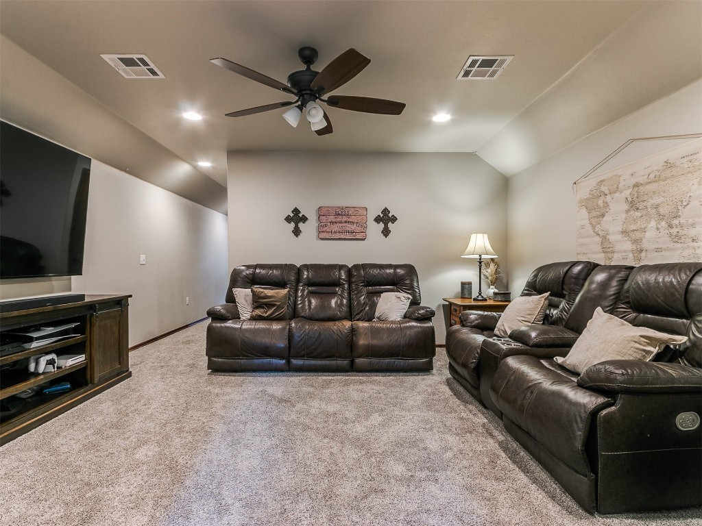 Shawnee, Oklahoma 74801, United States, 4 Bedrooms Bedrooms, ,3 BathroomsBathrooms,Residential,Pending,36035