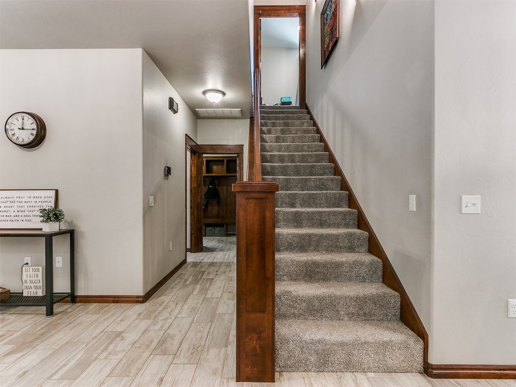 Shawnee, Oklahoma 74801, United States, 4 Bedrooms Bedrooms, ,3 BathroomsBathrooms,Residential,Pending,36035