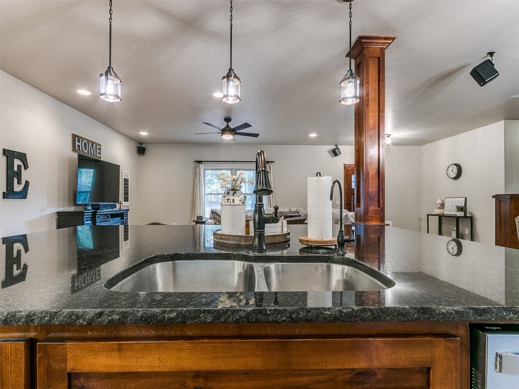 Shawnee, Oklahoma 74801, United States, 4 Bedrooms Bedrooms, ,3 BathroomsBathrooms,Residential,Pending,36035