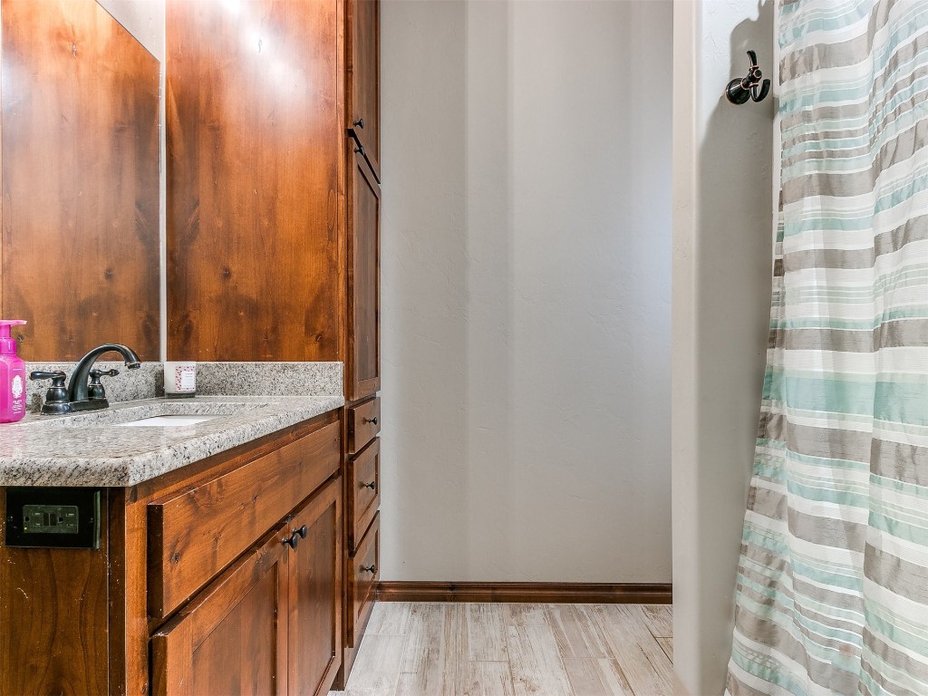 Shawnee, Oklahoma 74801, United States, 4 Bedrooms Bedrooms, ,3 BathroomsBathrooms,Residential,Pending,36035