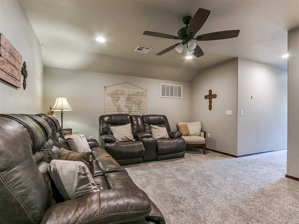 Shawnee, Oklahoma 74801, United States, 4 Bedrooms Bedrooms, ,3 BathroomsBathrooms,Residential,Pending,36035