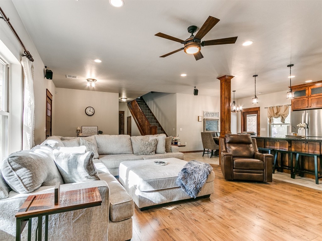 Shawnee, Oklahoma 74801, United States, 4 Bedrooms Bedrooms, ,3 BathroomsBathrooms,Residential,Pending,36035