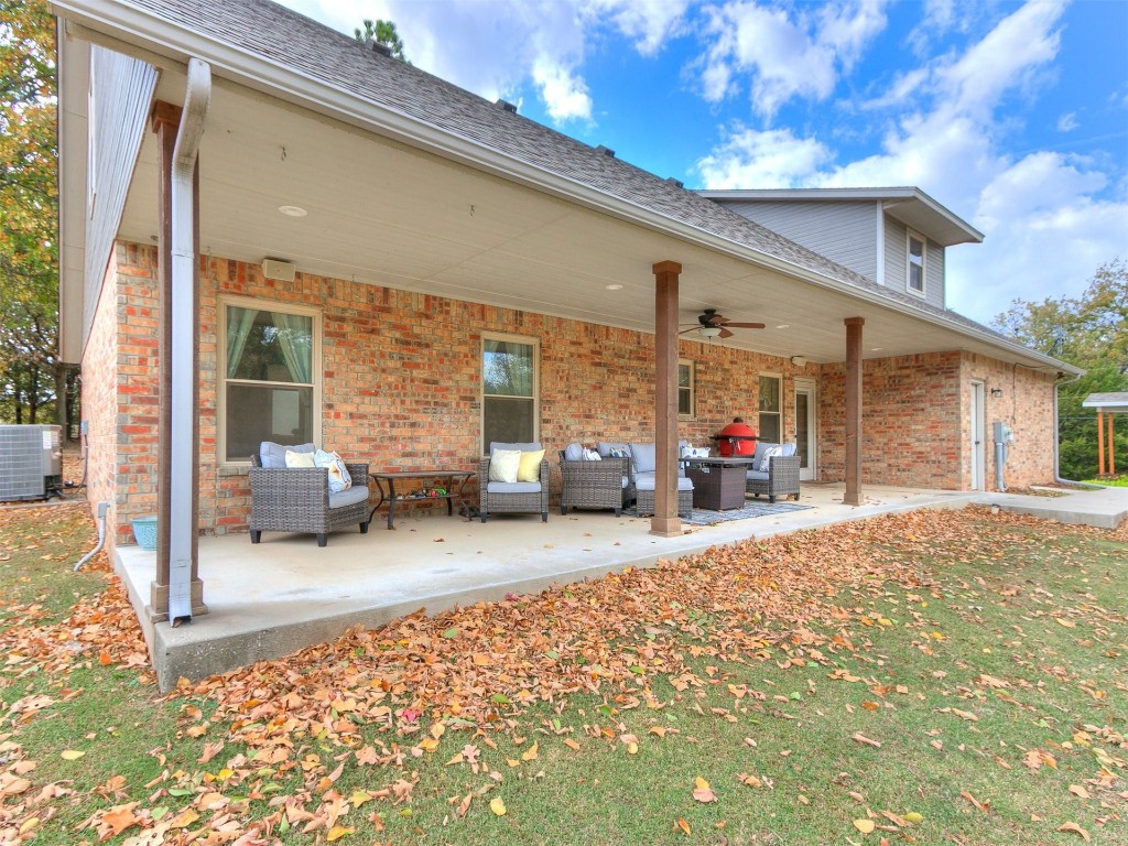 Shawnee, Oklahoma 74801, United States, 4 Bedrooms Bedrooms, ,3 BathroomsBathrooms,Residential,Pending,36035