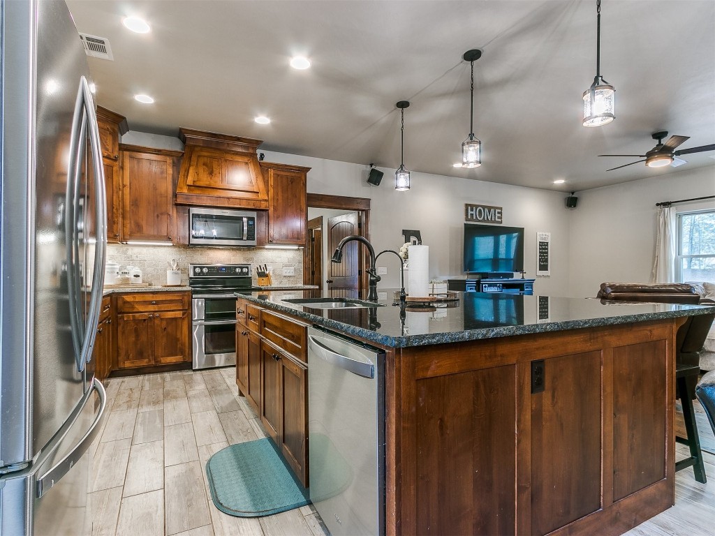 Shawnee, Oklahoma 74801, United States, 4 Bedrooms Bedrooms, ,3 BathroomsBathrooms,Residential,Pending,36035