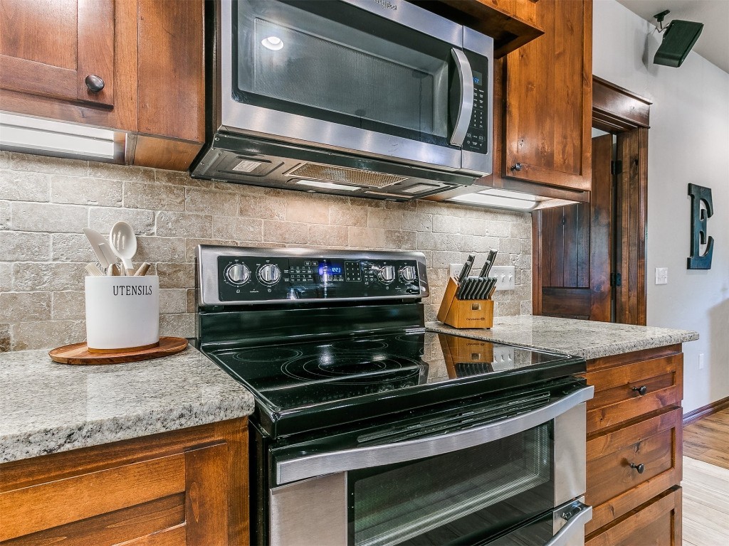 Shawnee, Oklahoma 74801, United States, 4 Bedrooms Bedrooms, ,3 BathroomsBathrooms,Residential,Pending,36035