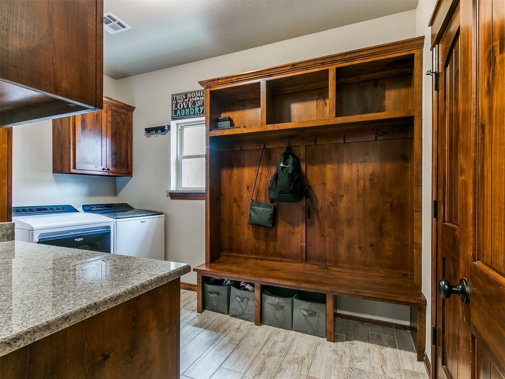 Shawnee, Oklahoma 74801, United States, 4 Bedrooms Bedrooms, ,3 BathroomsBathrooms,Residential,Pending,36035