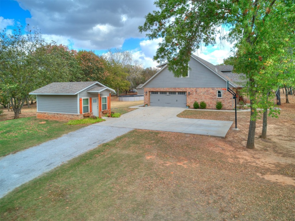 Shawnee, Oklahoma 74801, United States, 4 Bedrooms Bedrooms, ,3 BathroomsBathrooms,Residential,Pending,36035