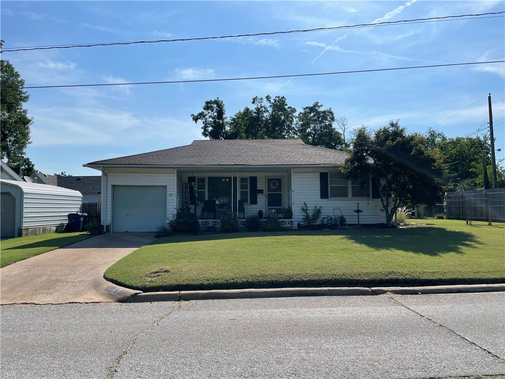 Photo 1 of 8 — 711 S 14th Street, Chickasha, OK 73018