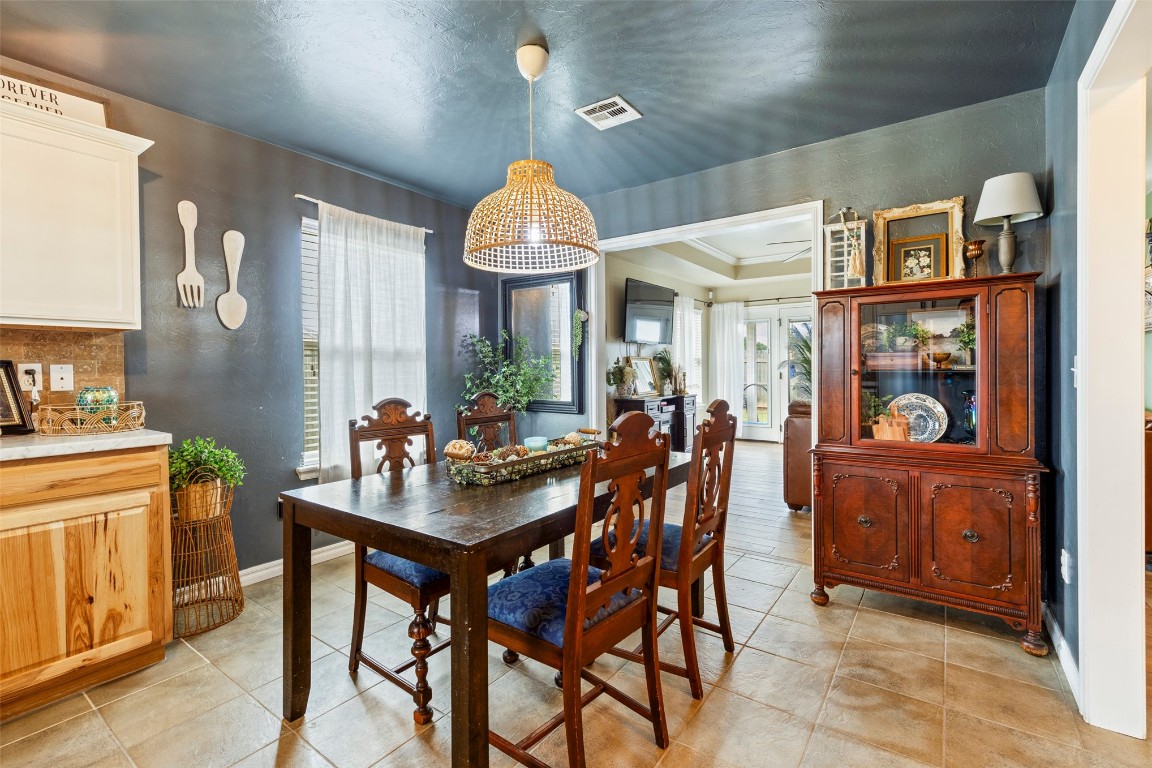 Shawnee, Oklahoma 74804, United States, 3 Bedrooms Bedrooms, ,2 BathroomsBathrooms,Residential,Active,190919