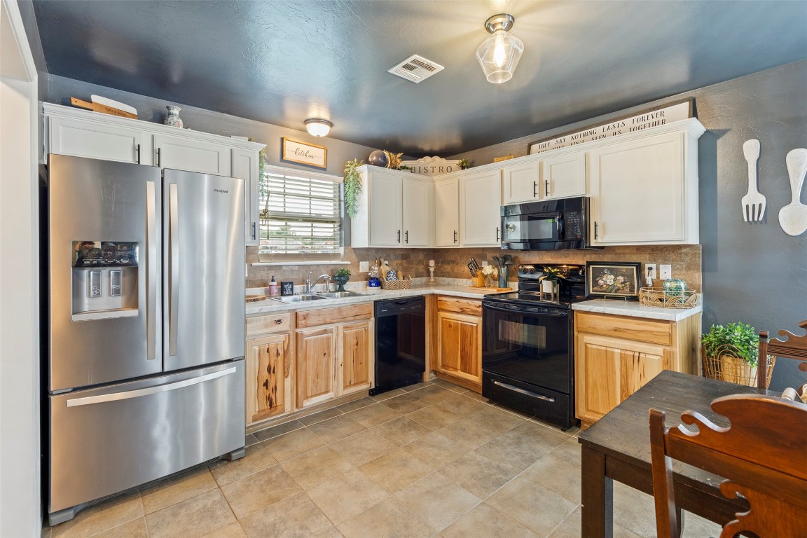 Shawnee, Oklahoma 74804, United States, 3 Bedrooms Bedrooms, ,2 BathroomsBathrooms,Residential,Active,190919