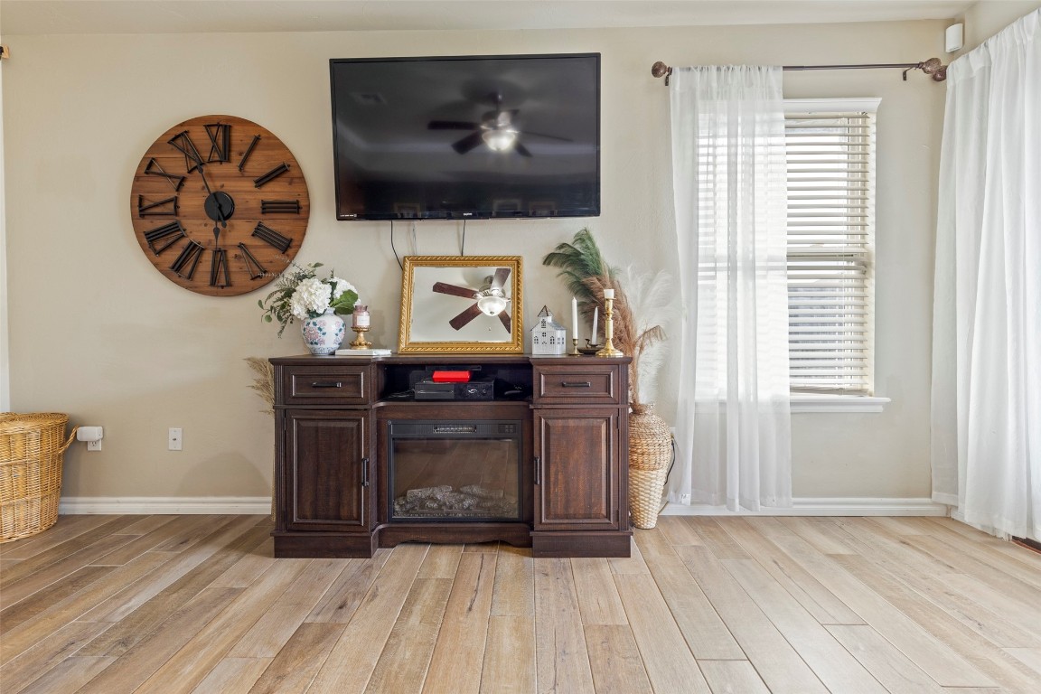 Shawnee, Oklahoma 74804, United States, 3 Bedrooms Bedrooms, ,2 BathroomsBathrooms,Residential,Active,190919