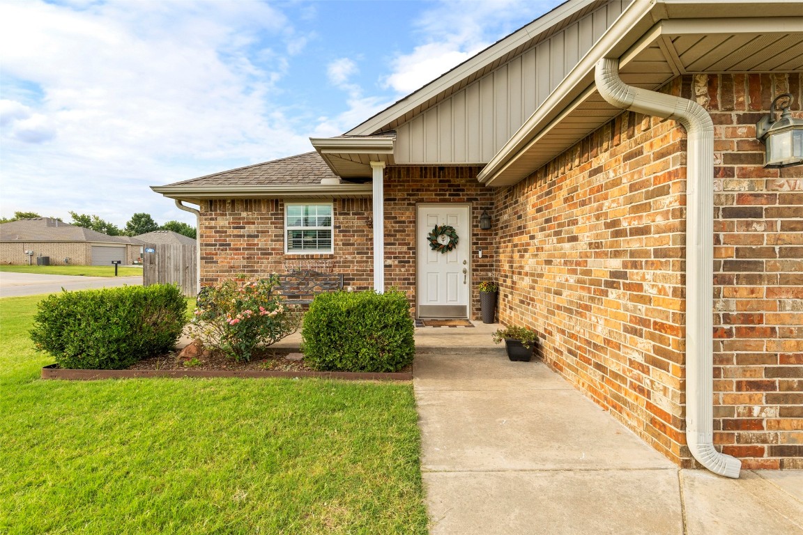 Shawnee, Oklahoma 74804, United States, 3 Bedrooms Bedrooms, ,2 BathroomsBathrooms,Residential,Active,190919