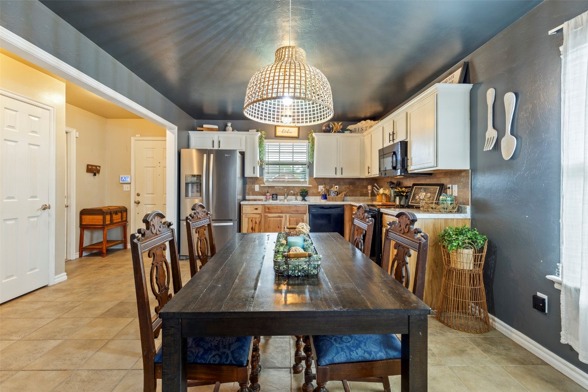 Shawnee, Oklahoma 74804, United States, 3 Bedrooms Bedrooms, ,2 BathroomsBathrooms,Residential,Active,190919