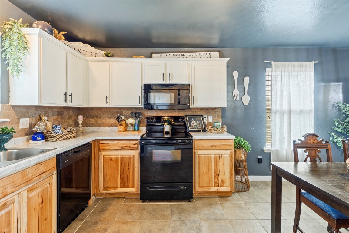 Shawnee, Oklahoma 74804, United States, 3 Bedrooms Bedrooms, ,2 BathroomsBathrooms,Residential,Active,190919