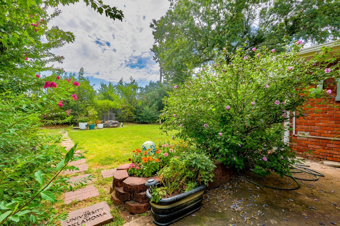 Shawnee, Oklahoma 74804, United States, 3 Bedrooms Bedrooms, ,2 BathroomsBathrooms,Residential,Pending,183071