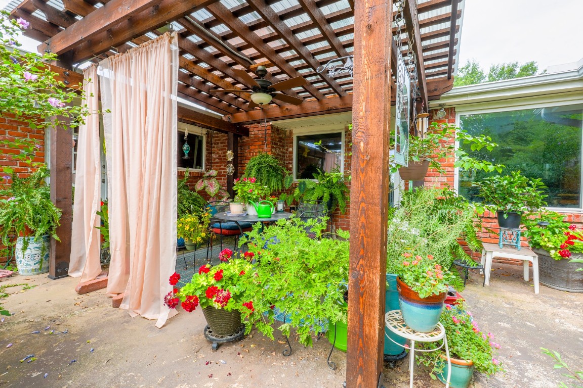 Shawnee, Oklahoma 74804, United States, 3 Bedrooms Bedrooms, ,2 BathroomsBathrooms,Residential,Pending,183071