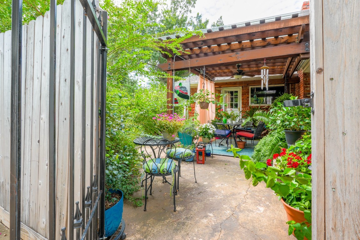 Shawnee, Oklahoma 74804, United States, 3 Bedrooms Bedrooms, ,2 BathroomsBathrooms,Residential,Pending,183071