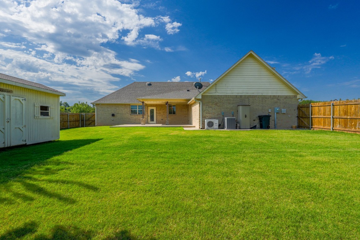 Shawnee, Oklahoma 74801, United States, 3 Bedrooms Bedrooms, ,2 BathroomsBathrooms,Residential,Pending,189355