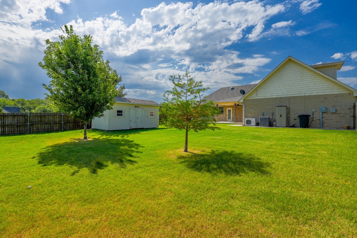 Shawnee, Oklahoma 74801, United States, 3 Bedrooms Bedrooms, ,2 BathroomsBathrooms,Residential,Pending,189355