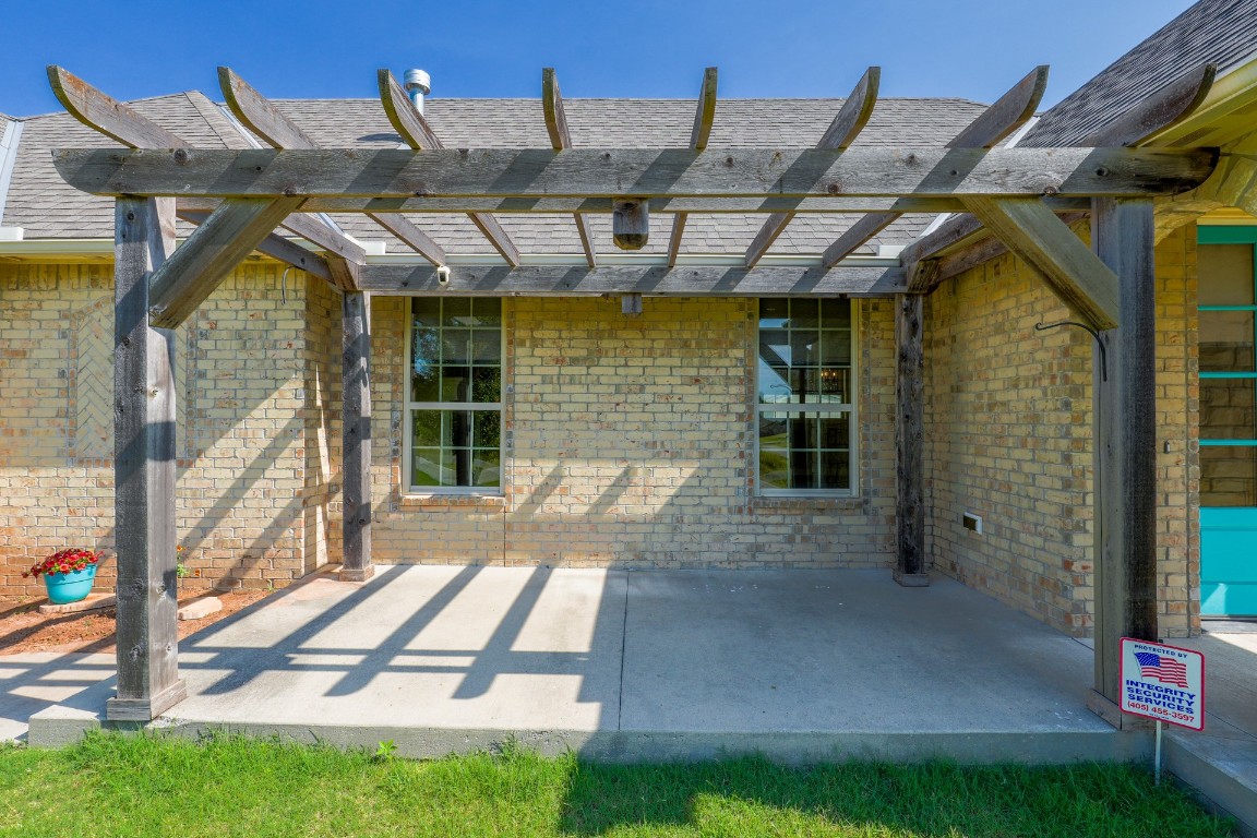 Shawnee, Oklahoma 74801, United States, 3 Bedrooms Bedrooms, ,2 BathroomsBathrooms,Residential,Pending,189355