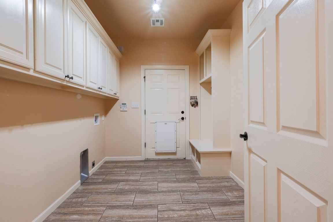 Shawnee, Oklahoma 74801, United States, 3 Bedrooms Bedrooms, ,2 BathroomsBathrooms,Residential,Pending,189355