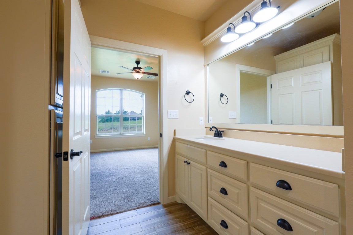 Shawnee, Oklahoma 74801, United States, 3 Bedrooms Bedrooms, ,2 BathroomsBathrooms,Residential,Pending,189355