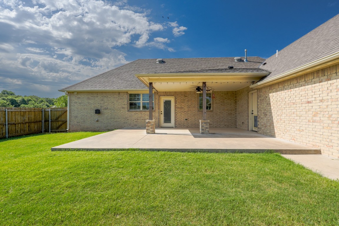 Shawnee, Oklahoma 74801, United States, 3 Bedrooms Bedrooms, ,2 BathroomsBathrooms,Residential,Pending,189355