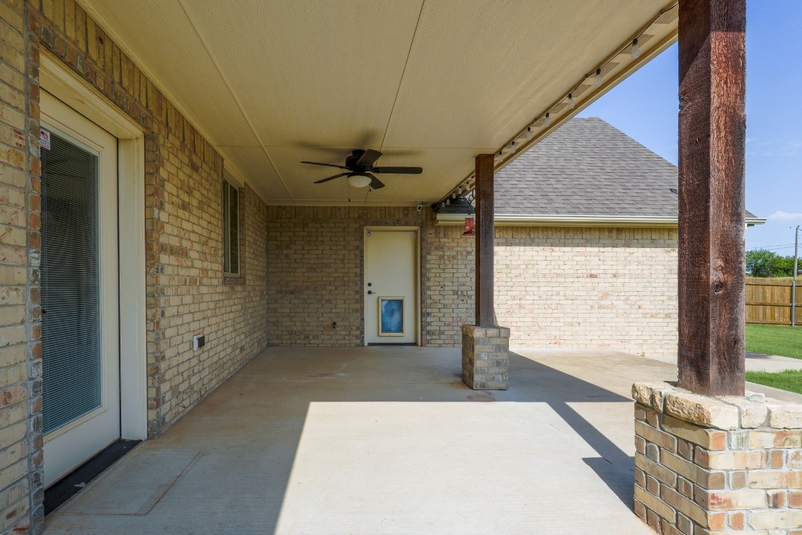 Shawnee, Oklahoma 74801, United States, 3 Bedrooms Bedrooms, ,2 BathroomsBathrooms,Residential,Pending,189355