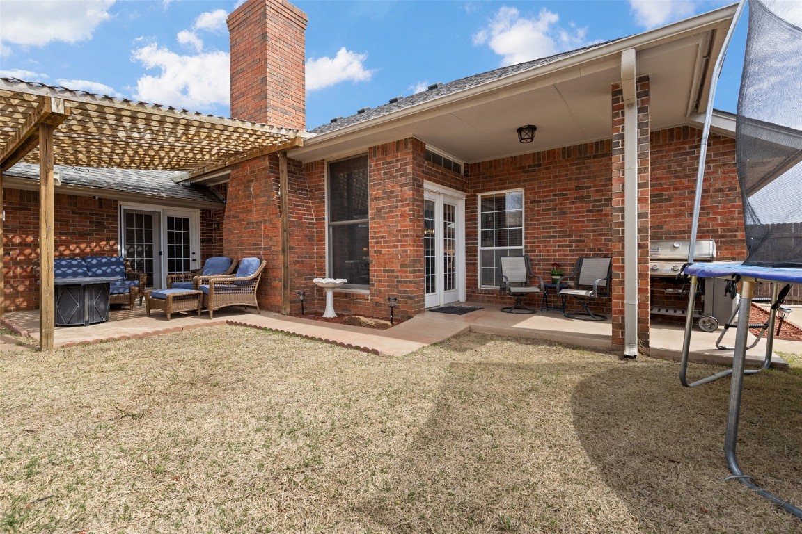 Shawnee, Oklahoma 74804, United States, 3 Bedrooms Bedrooms, ,2 BathroomsBathrooms,Residential,Pending,90659