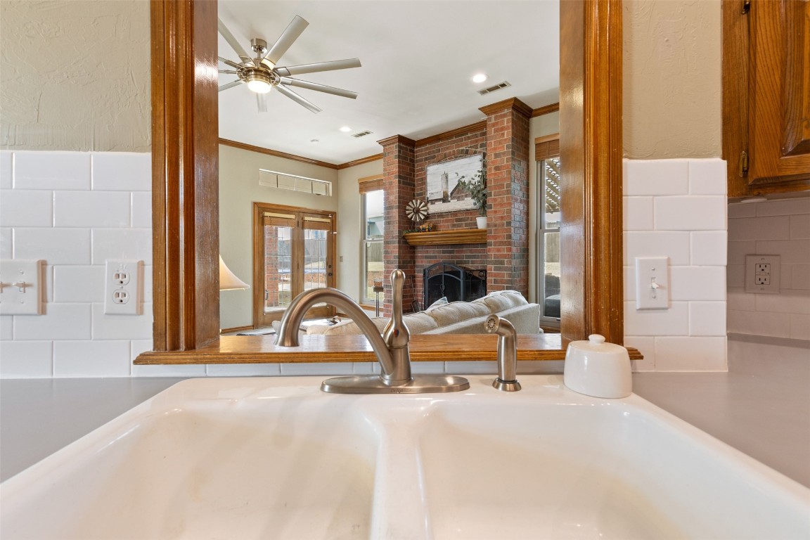 Shawnee, Oklahoma 74804, United States, 3 Bedrooms Bedrooms, ,2 BathroomsBathrooms,Residential,Pending,90659