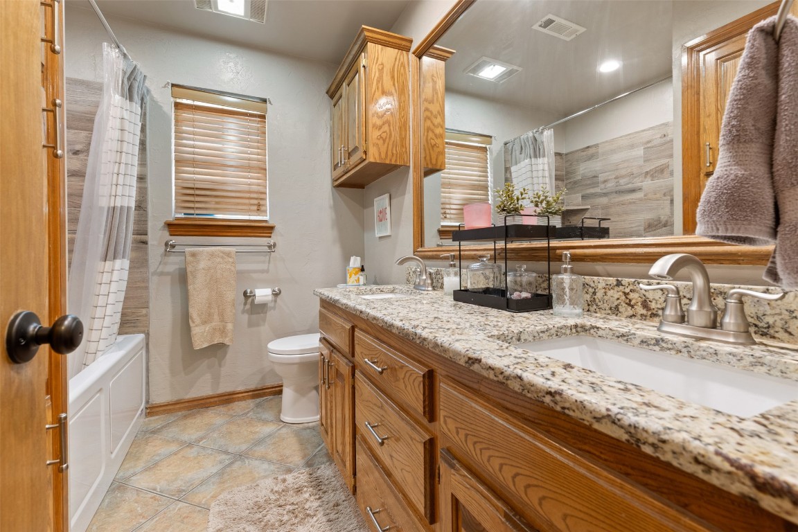 Shawnee, Oklahoma 74804, United States, 3 Bedrooms Bedrooms, ,2 BathroomsBathrooms,Residential,Pending,90659