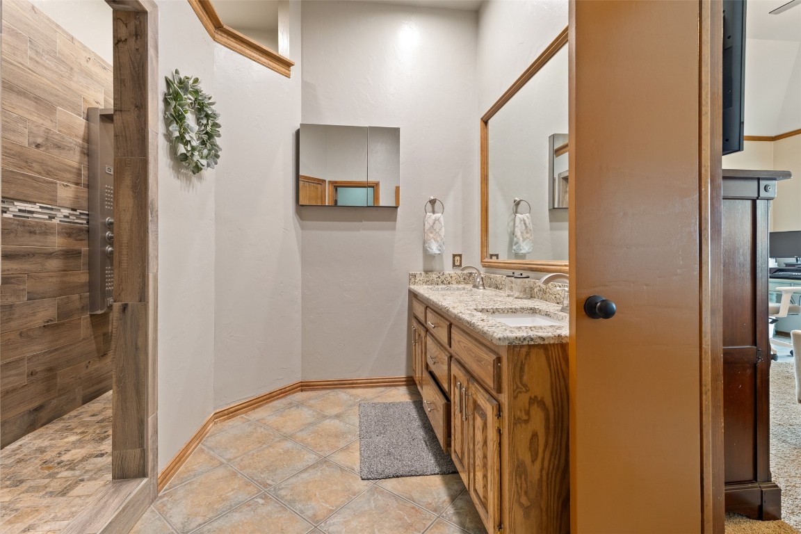 Shawnee, Oklahoma 74804, United States, 3 Bedrooms Bedrooms, ,2 BathroomsBathrooms,Residential,Pending,90659