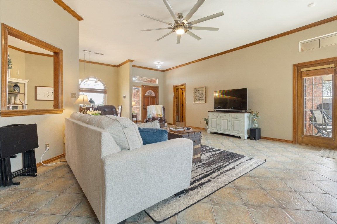 Shawnee, Oklahoma 74804, United States, 3 Bedrooms Bedrooms, ,2 BathroomsBathrooms,Residential,Pending,90659