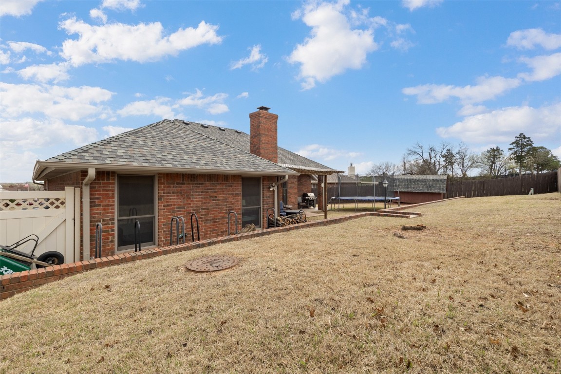 Shawnee, Oklahoma 74804, United States, 3 Bedrooms Bedrooms, ,2 BathroomsBathrooms,Residential,Pending,90659