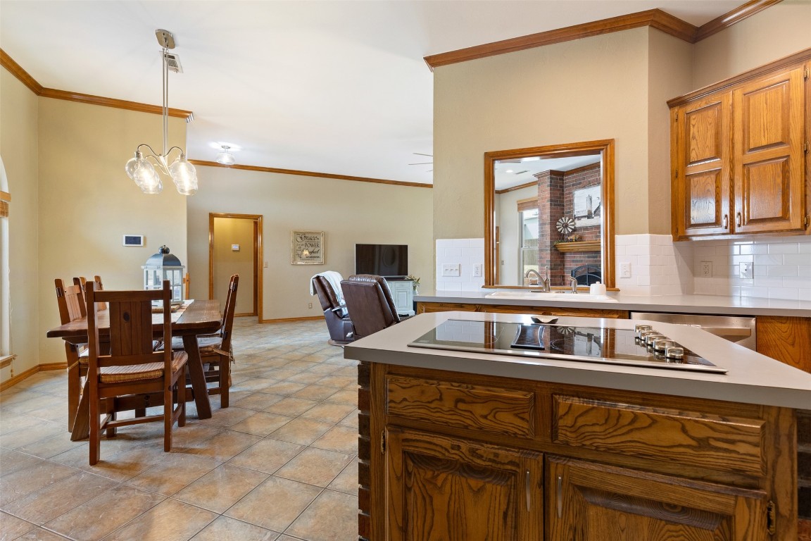 Shawnee, Oklahoma 74804, United States, 3 Bedrooms Bedrooms, ,2 BathroomsBathrooms,Residential,Pending,90659