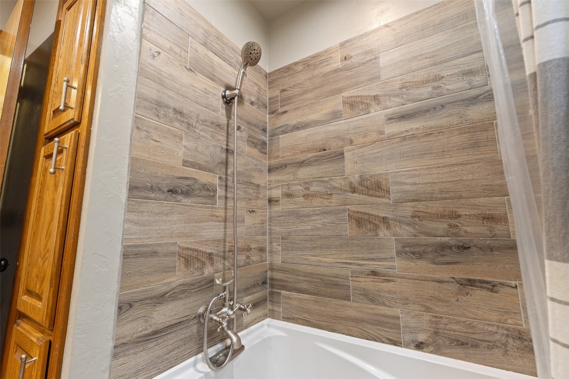 Shawnee, Oklahoma 74804, United States, 3 Bedrooms Bedrooms, ,2 BathroomsBathrooms,Residential,Pending,90659