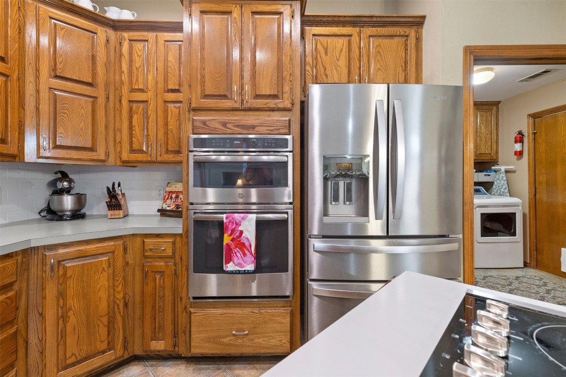 Shawnee, Oklahoma 74804, United States, 3 Bedrooms Bedrooms, ,2 BathroomsBathrooms,Residential,Pending,90659