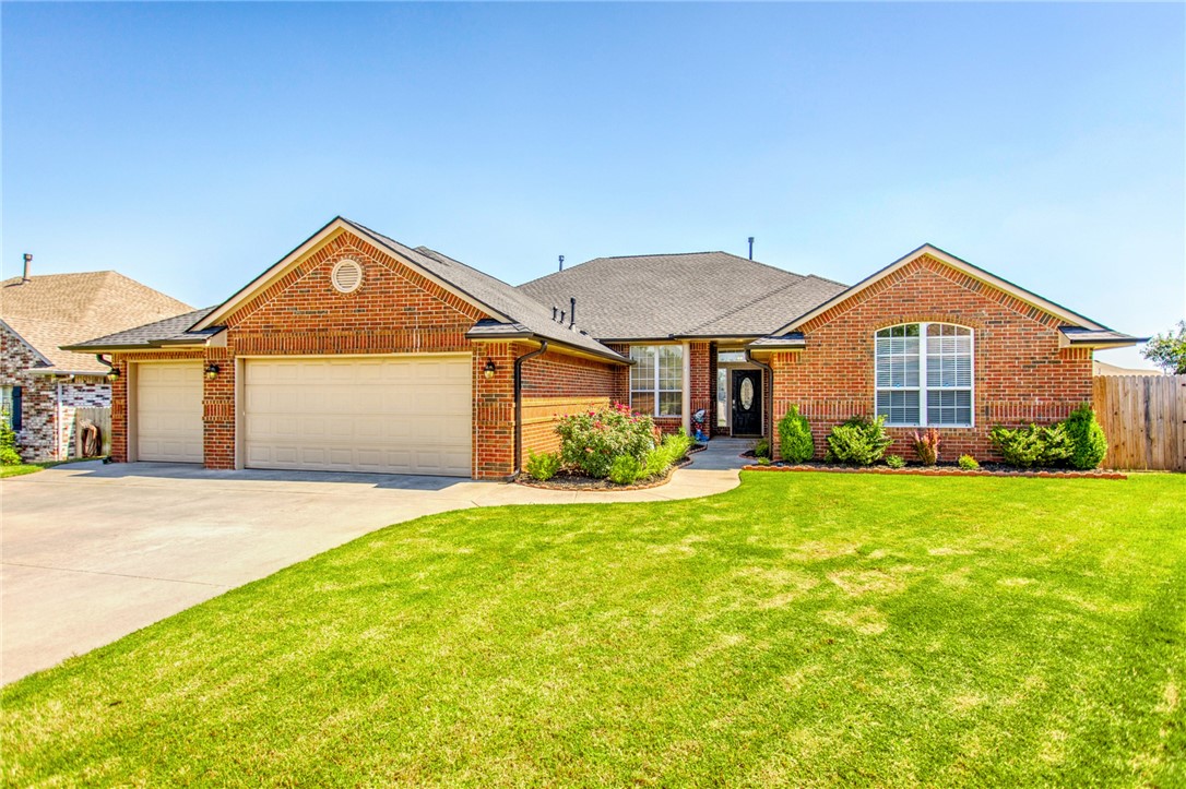 Photo 1 of 32 — 12220 SW 9th Place, Yukon, OK 73099