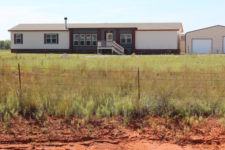 Photo 1 of 36 — 19914 E 990 Rd., Hammon, OK 73650