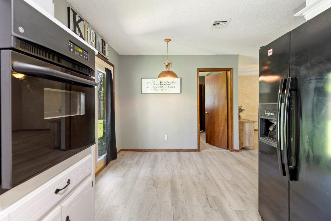 Shawnee, Oklahoma 74804, United States, 3 Bedrooms Bedrooms, ,2 BathroomsBathrooms,Residential,Active,161839