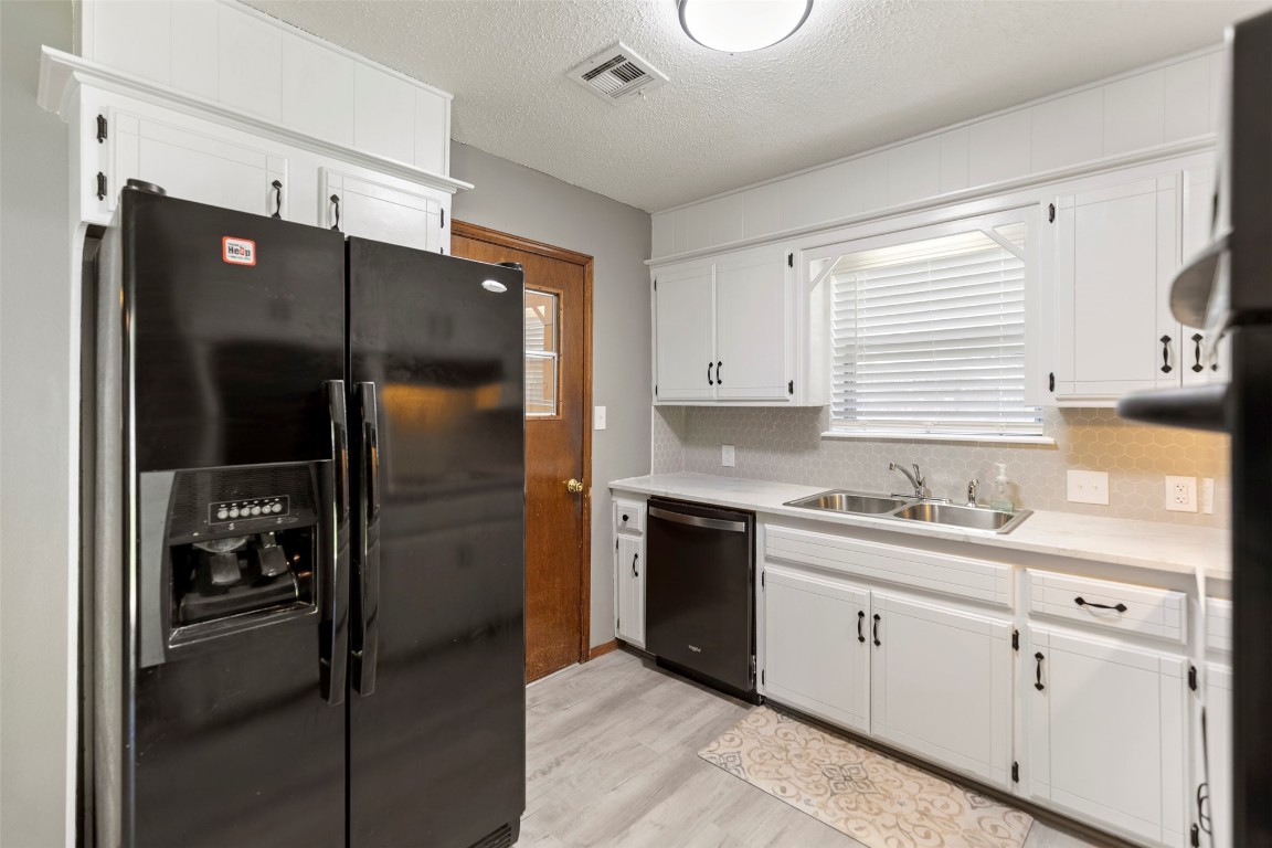 Shawnee, Oklahoma 74804, United States, 3 Bedrooms Bedrooms, ,2 BathroomsBathrooms,Residential,Active,161839