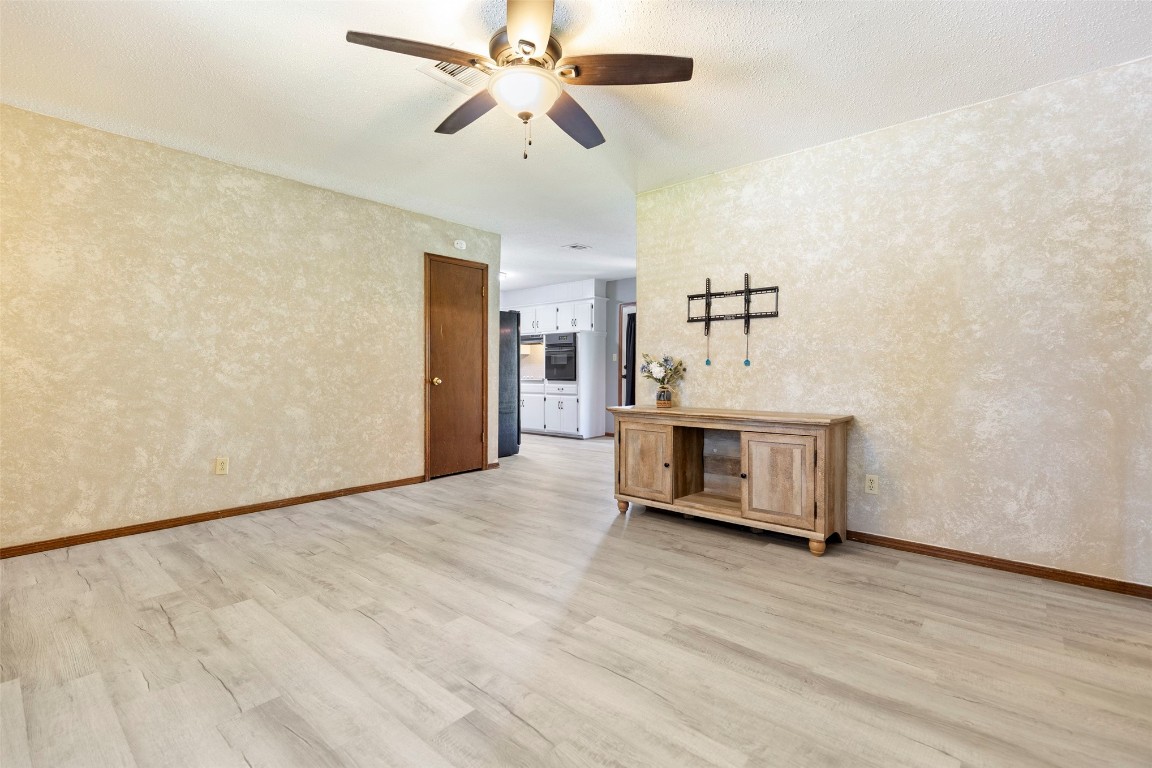 Shawnee, Oklahoma 74804, United States, 3 Bedrooms Bedrooms, ,2 BathroomsBathrooms,Residential,Active,161839